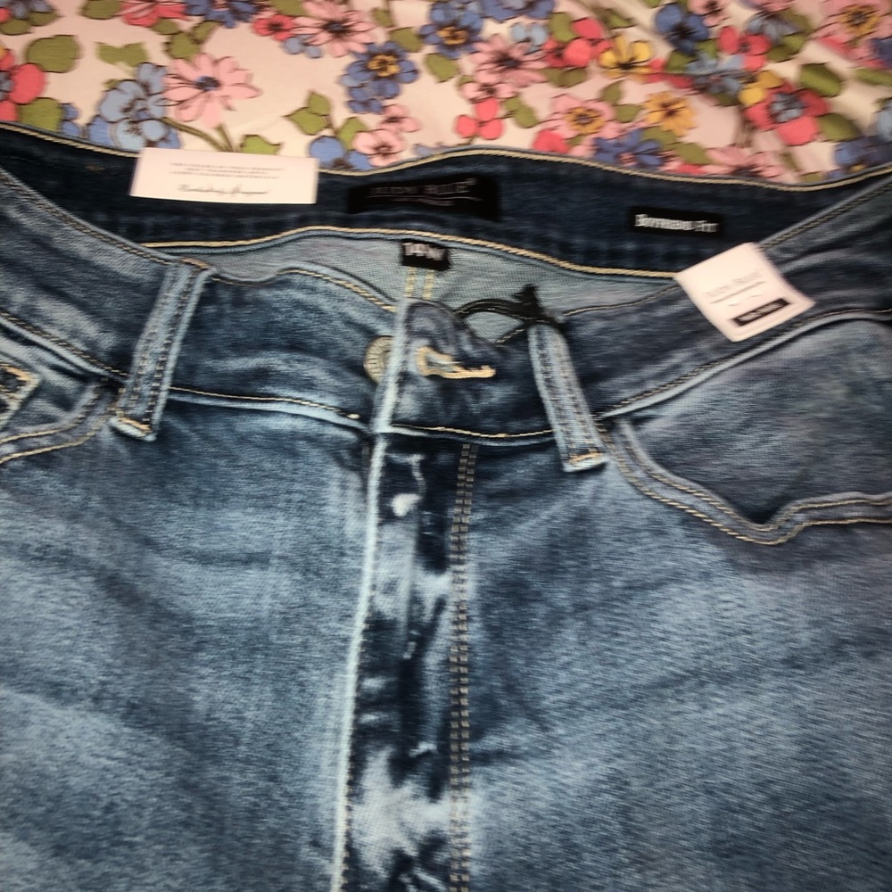 💜 Judy Blue Distressed Dark-Mid Blue Boyfriend fit   Size 14 W - Picture 2 of 5